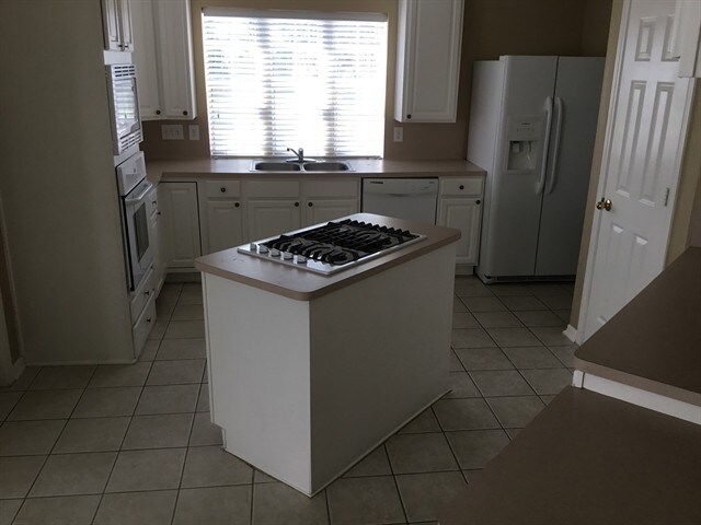 Foto del edificio - 8719 Rose Garden Drive
