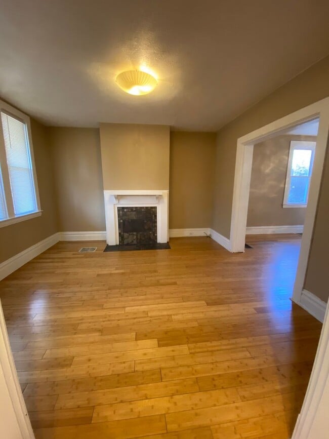 Foto del edificio - Now showing, Updated 3BR 2 Full Bath house...