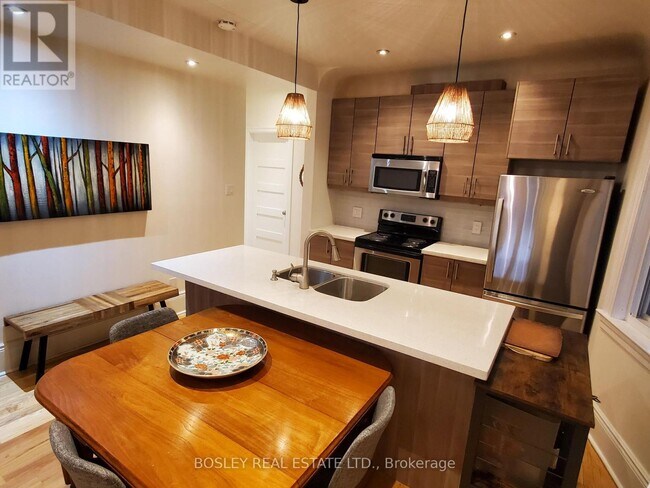 Building Photo - 597 Carlaw Ave