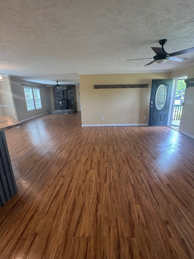 Foto del edificio - 7617 Rustic Ln