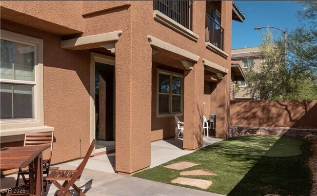 Foto del edificio - 7215 Moonraker Ave