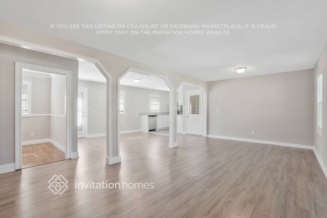 Building Photo - 3899 Summit Dr