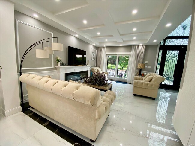 Foto del edificio - 244-55 61st Ave
