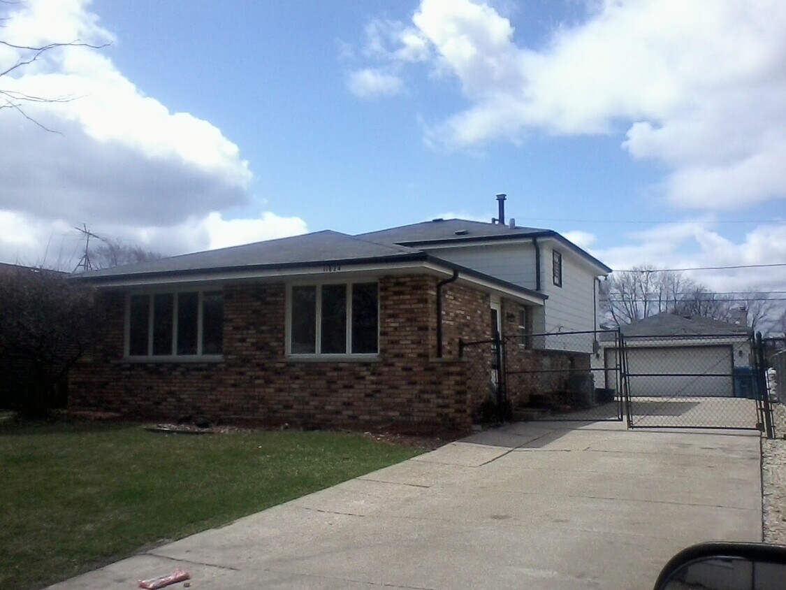 11824 S LeClaire Ave, Alsip, IL 60803 House Rental in Alsip, IL