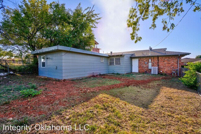 Foto del edificio - 4 br, 2.5 bath House - 6604 Braniff Dr.