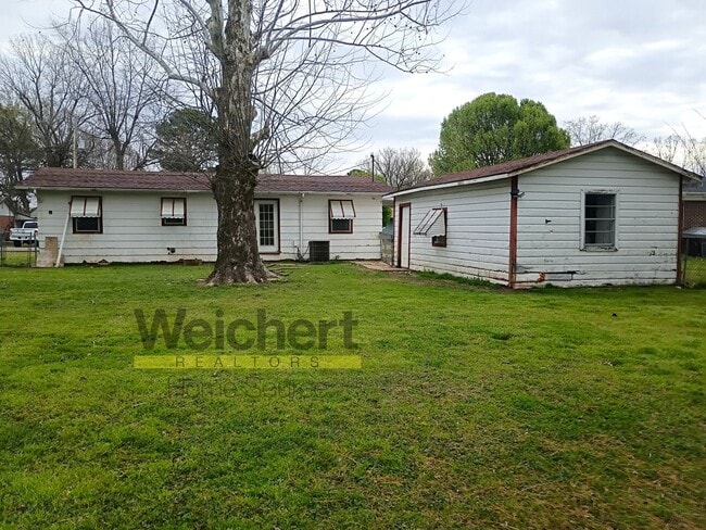 Building Photo - 3BR Home w/ Garage & Fenced Yard