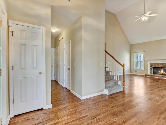 Building Photo - 2555 Highland Pointe Dr