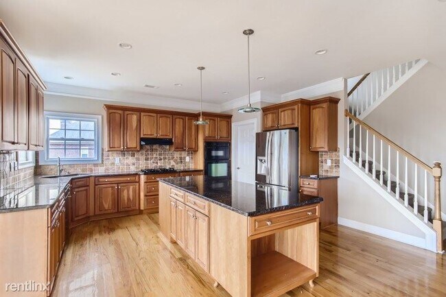 Building Photo - 4 br, 3.5 bath House - 405 Tomahawk Tr UNIT