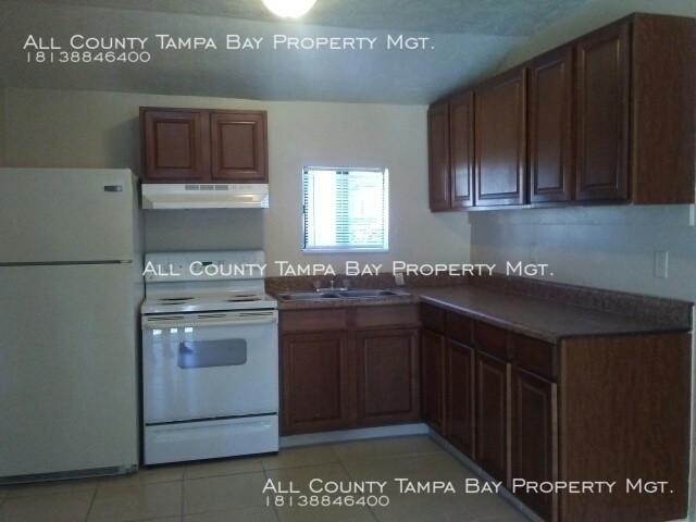 Building Photo - Pinewood Ave Apartments