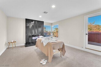 Building Photo - 2868 Vista Del Sol Ave