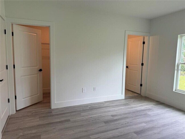 Building Photo - 2019 W Hampshire Blvd