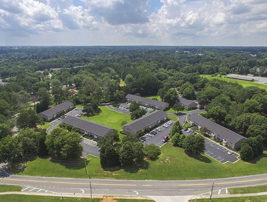 Hampton Downs 100 Sandlewood Dr Morrow, GA