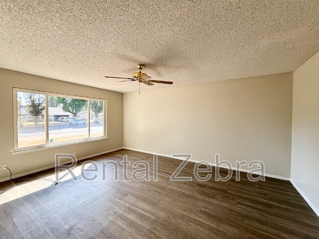 Building Photo - 3047 Bedford Dr
