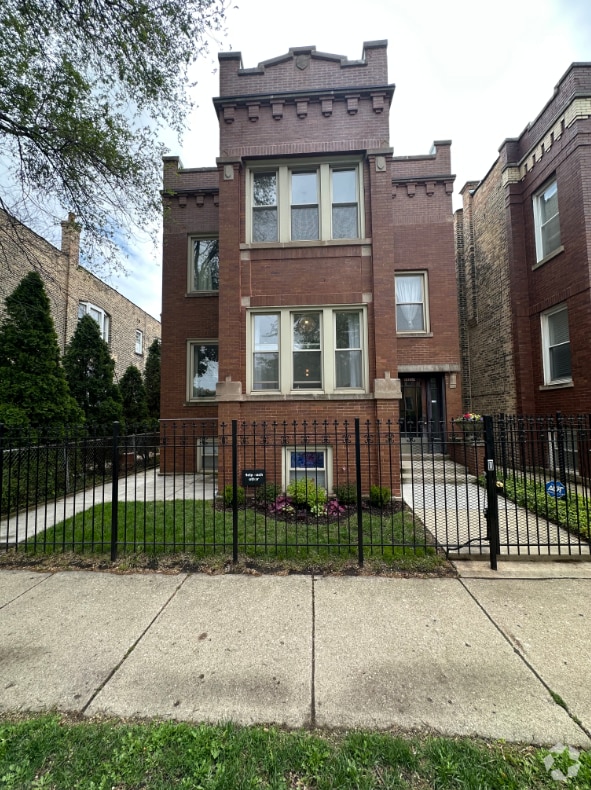 Building Photo - 3317 W Belden Ave
