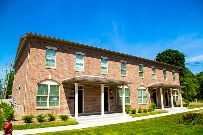 Foto del edificio - Lathrup Court Apartments