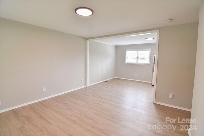 Building Photo - 4706 Monmouth Dr