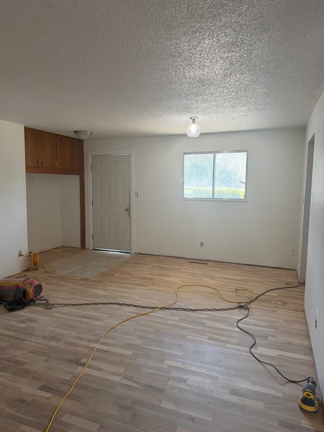 Building Photo - 1801 Siskiyou Blvd