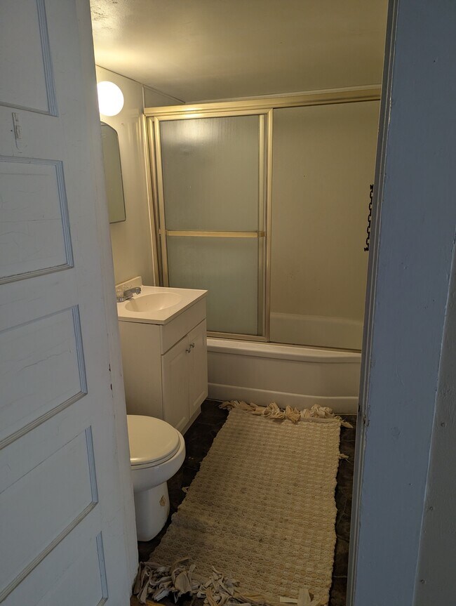 Foto del edificio - 102 W 5th St