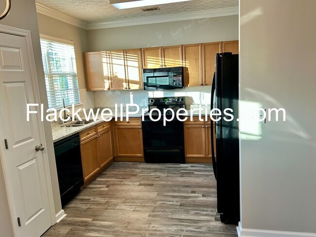 Building Photo - Great Home in a Great Location