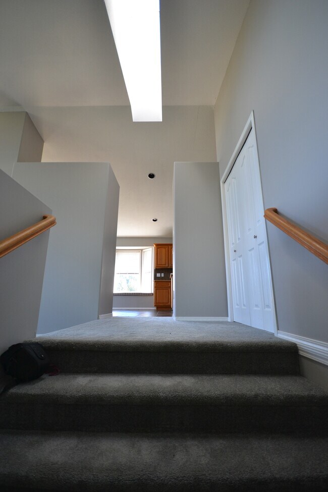 Building Photo - 7390 Ridgeview St