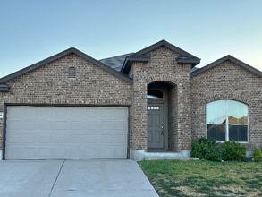 Building Photo - 2809 Skinner Dr