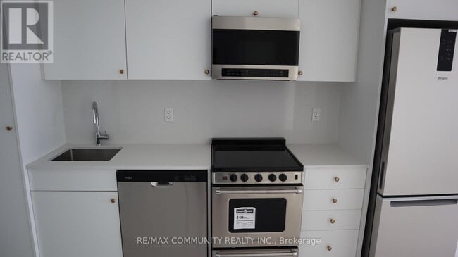 Building Photo - 412-412 Silver Maple Rd