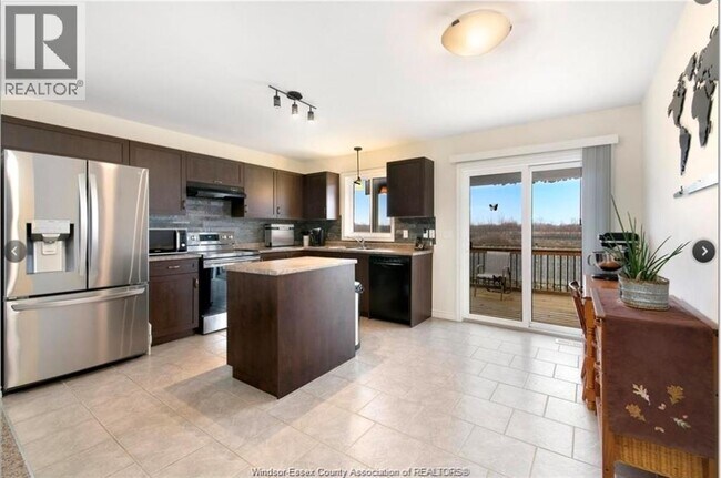 Photo du bâtiment - 1019 Aspen Ridge Cres
