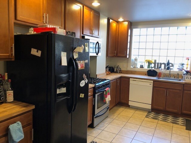 Kitchen - 537 Summerlea St