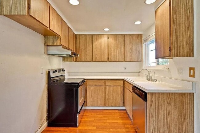 Building Photo - Sharp 3 Bedroom 2 Bath Single Family Home in Desirable Blossom Valley Neighborhood