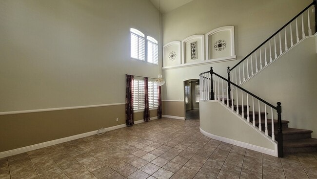Building Photo - GORGEOUS 4/3 IN THE SW!!!