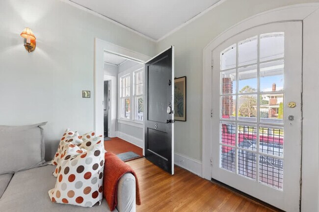 Foto del edificio - 536 Hawthorne Ln