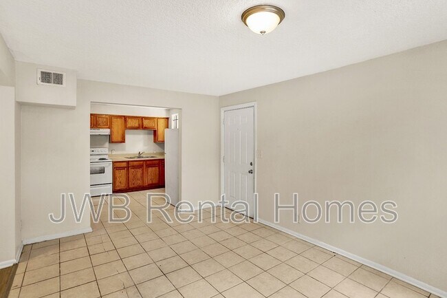 Foto del edificio - 1580 W 19th St