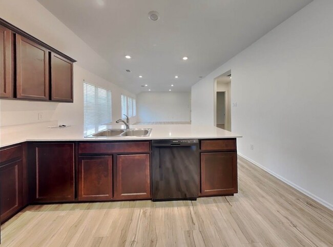 Foto del edificio - 4892 Bolanzo Ln