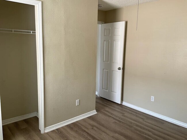 Building Photo - 1624 Elmstead Ct