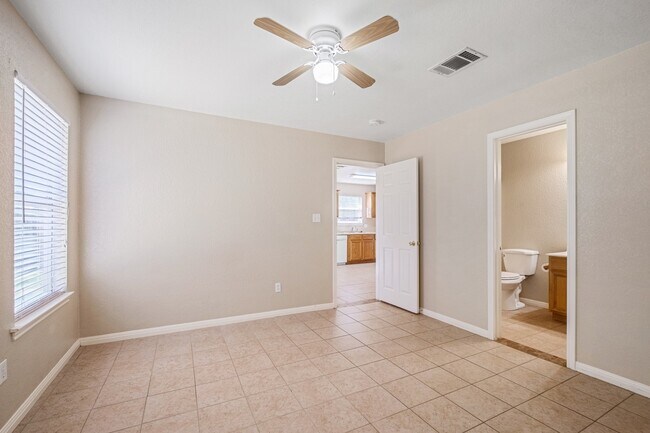 Building Photo - 3 Bedroom, 2 Bath Home on a Shady Lot in H...