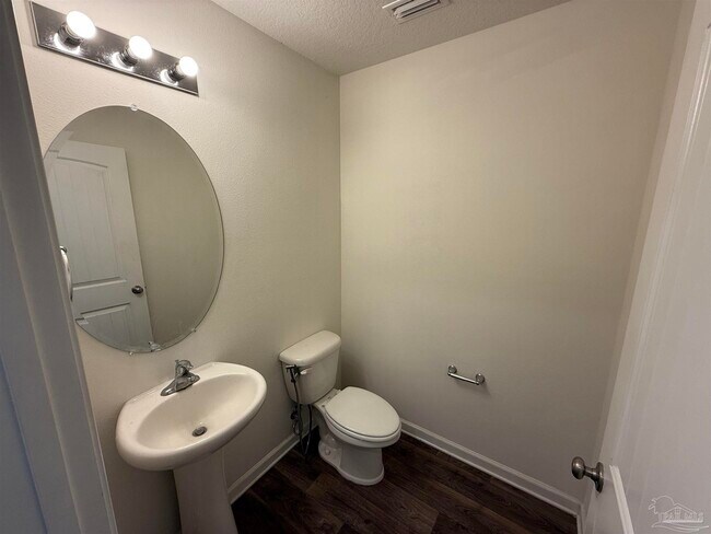 Foto del edificio - 6422 Jerry Lynn Ln