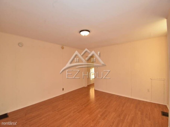 Building Photo - 2117 Barclay St