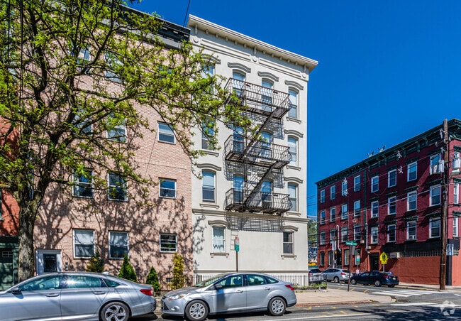 Building Photo - 132 Jefferson St