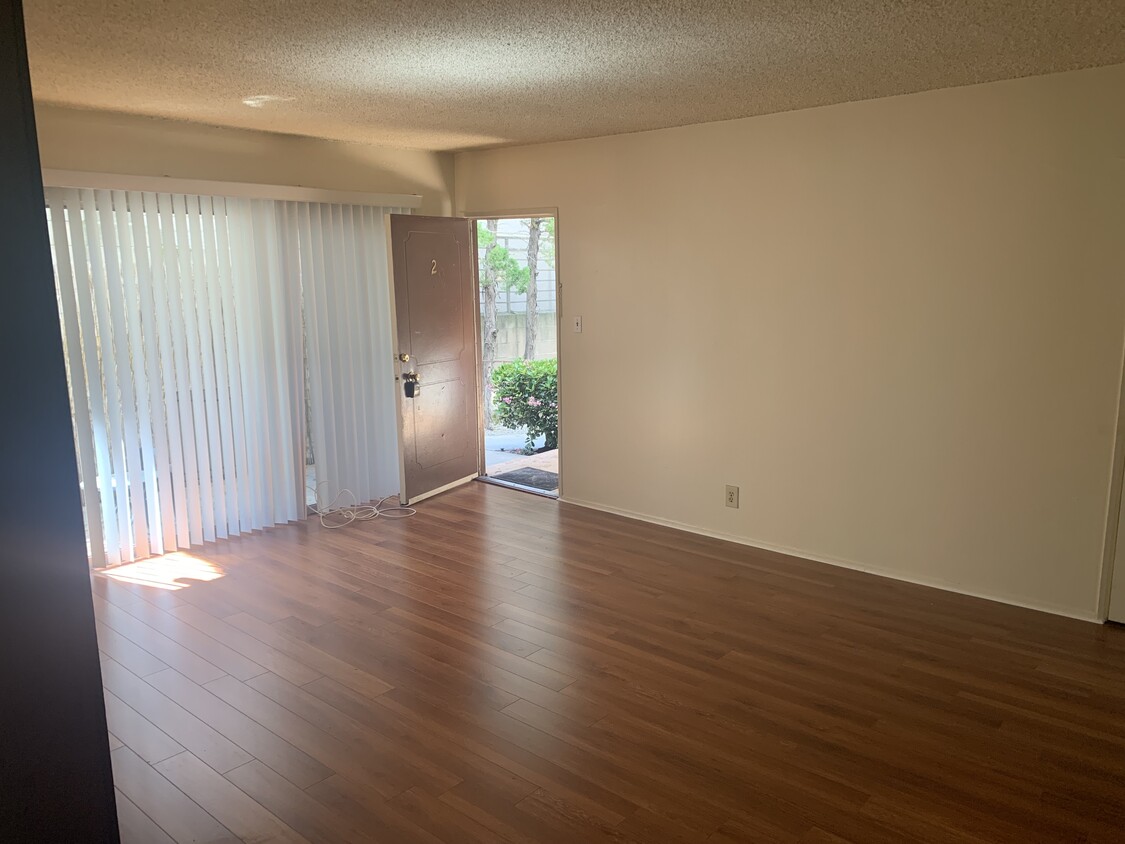 Living room - 6020 La Prada St