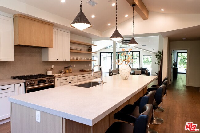 Foto del edificio - 3436 Longridge Ave
