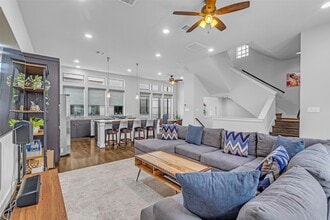 Building Photo - 1904 Crockett St