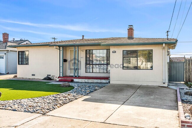 Building Photo - 22895 Teakwood St