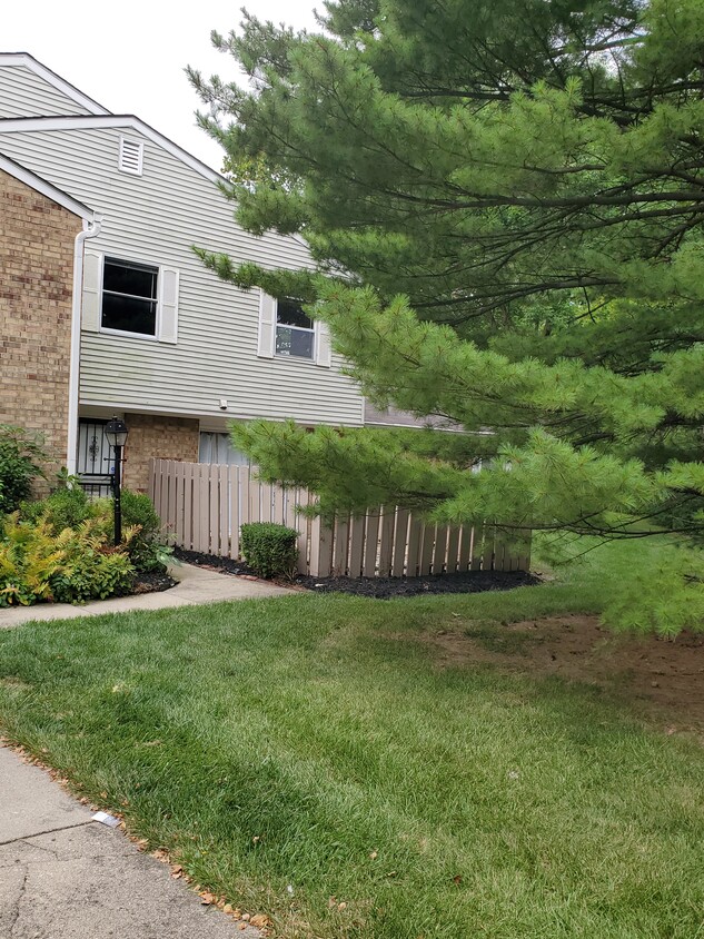 Foto principal - 8340 Woodall Dr
