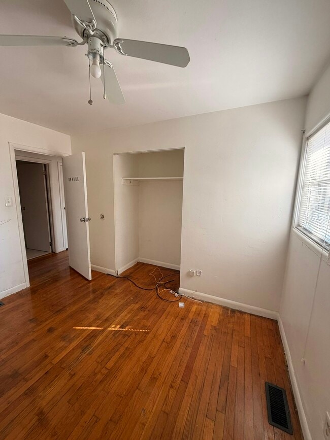 Foto del edificio - 298 Roxbury Dr