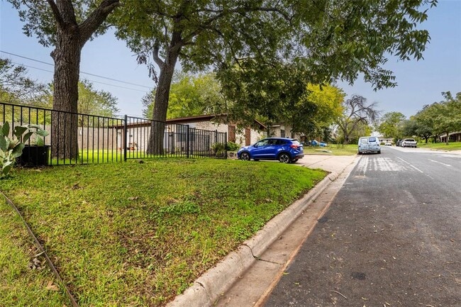 Foto del edificio - 1411 Braes Ridge Dr