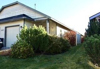Building Photo - 2333 NE Mary Rose Pl