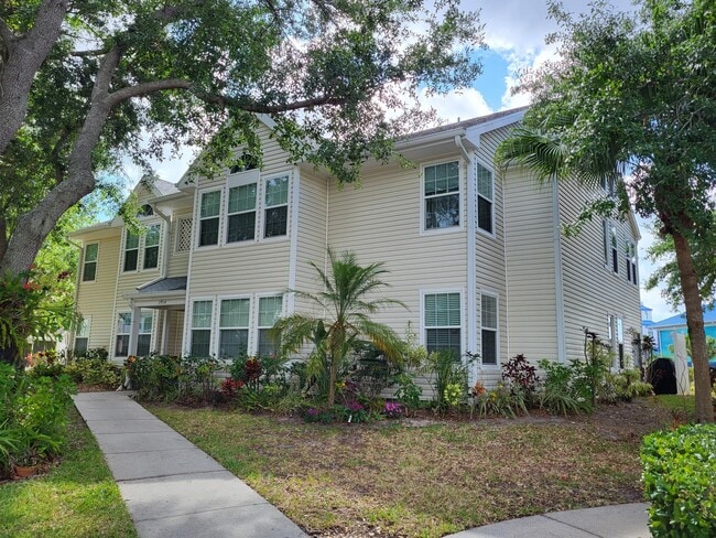 Building Photo - 1914 Westminster Cir