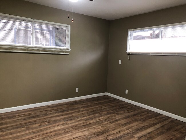 Foto del edificio - 5818 Pickering Ave