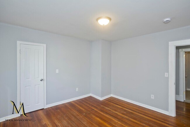 Building Photo - Single Family Home just minutes away from E. Longmeadow!