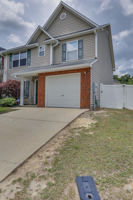 Primary Photo - 103 McNair Dr